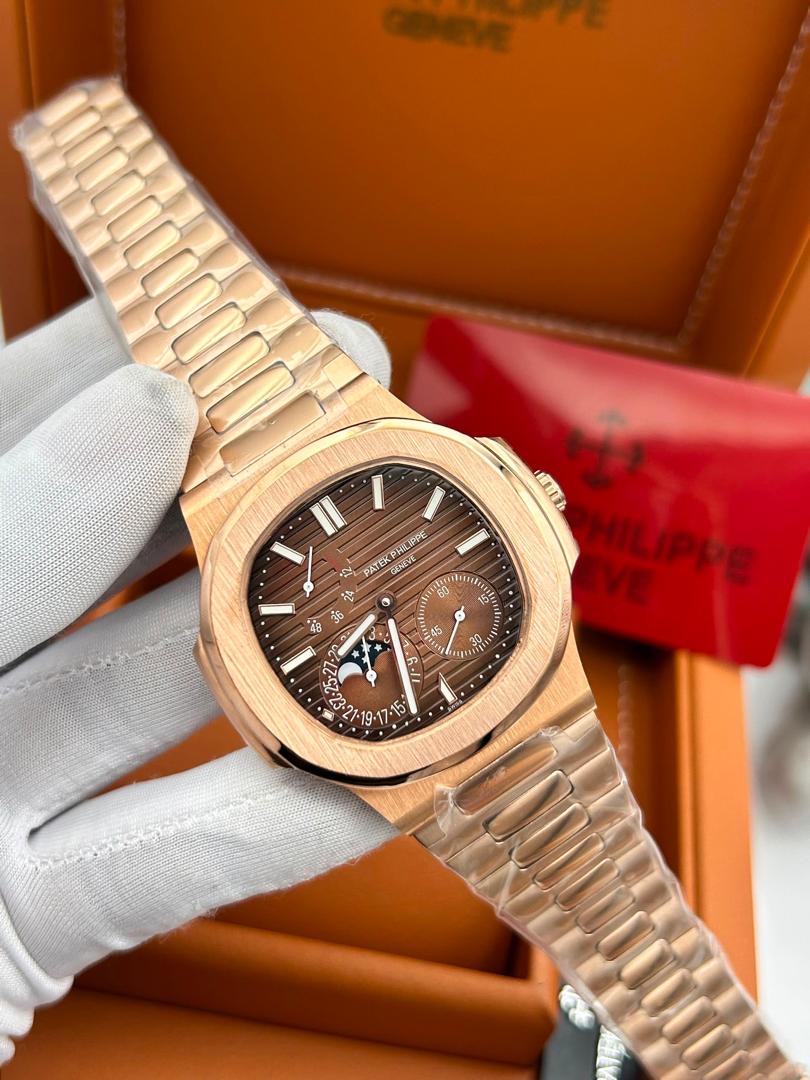 Rose gold luxury wristwatch with metal bracelet